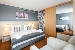 Postel nebo postele na pokoji v ubytování Aquapalace Hotel Prague