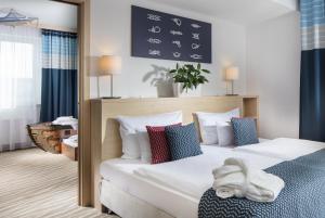 Postel nebo postele na pokoji v ubytování Aquapalace Hotel Prague