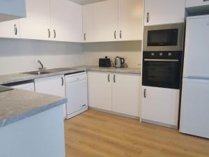Küche/Küchenzeile in der Unterkunft 360 Town Stay Apartments & Studios