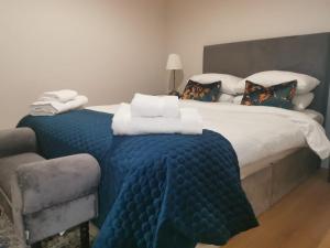 Ein Bett oder Betten in einem Zimmer der Unterkunft 360 Town Stay Apartments & Studios
