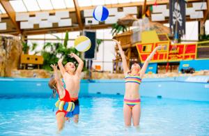 Bazén v ubytování Aquapalace Hotel Prague nebo v jeho okolí