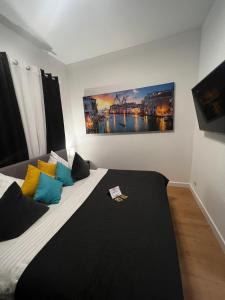 Un pat sau paturi într-o cameră la Hotel Granus