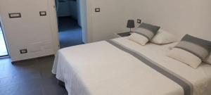 Postel nebo postele na pokoji v ubytování La corte fra gli aranci - Capri