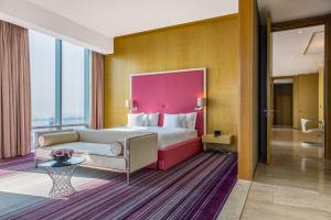 InterContinental Luanda Miramar by IHG客房内的一张或多张床位