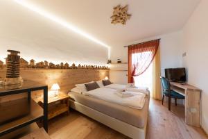 Postel nebo postele na pokoji v ubytování 13 Comuni Ristorante E Albergo