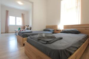 Katil atau katil-katil dalam bilik di Villa Portokali