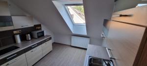 Kuchyňa alebo kuchynka v ubytovaní Apartmány Adieu 2