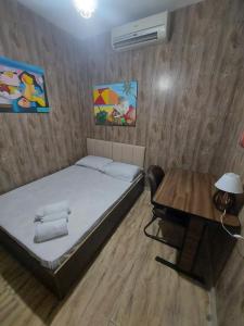 Een bed of bedden in een kamer bij Casa de hospedagem Ferreira - Centro