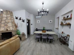 A seating area at Dimora Carucci