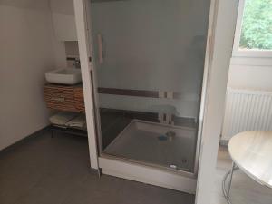 Koupelna v ubytování SUITE PRIVEE AVEC VUE SUR LE JARDIN