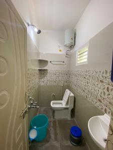 a bathroom with a toilet and a sink at Ameya Homestays Brand New Fully Furnished 3BHK & 2BHK Apartments. in Tirupati +22 photos