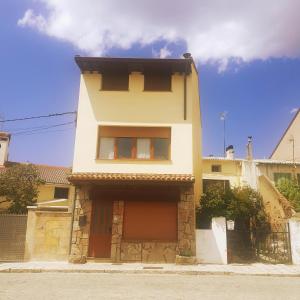 Το κτήριο όπου στεγάζεται  το διαμέρισμα