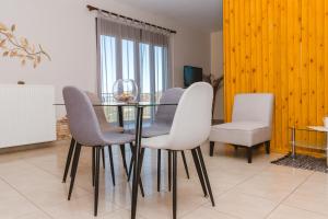 Posezení v ubytování Aristos Apartments & Suites