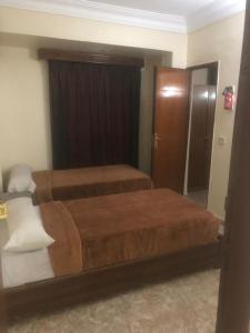 Postel nebo postele na pokoji v ubytování New Saint Catherine Hotel