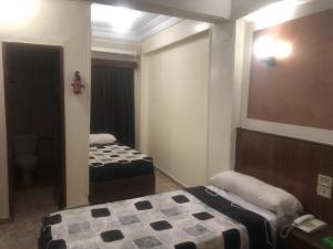 Postel nebo postele na pokoji v ubytování New Saint Catherine Hotel