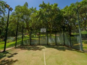 Tenis lub squash w obiekcie Cubo's Finca La Fuente del Pedregal Casa 2 lub w pobliżu