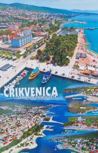une vue aérienne sur l'indice de la ville de trivenina christmas dans l'établissement Villa Mely CRIKVENICA KVARNER, à Crikvenica