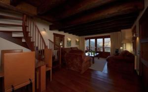 Fotografie z fotogalerie ubytování La Borda de Santa Barbara casa unica con piscina v destinaci Boltaña