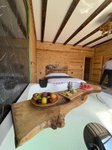 a room with a tray of fruit on a bed at DEVRAN in Çamlıhemşin