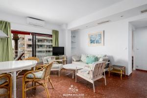 TV a/nebo společenská místnost v ubytování Amaizing views apartment, 204Torremolinos