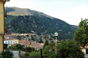 A general mountain view or a mountain view taken from a panziókat