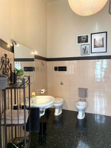 a bathroom with a tub and a toilet and a sink at B&B Volta in Como