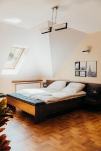 a bedroom with a large bed in the attic at Zarabie Residence in Myślenice