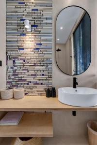 a bathroom with a sink and a mirror at Casa Galleria Rica in Makarska