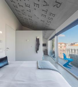 Un ou plusieurs lits dans un hébergement de l'établissement Hotel Tipografia do Conto by Casa do Conto