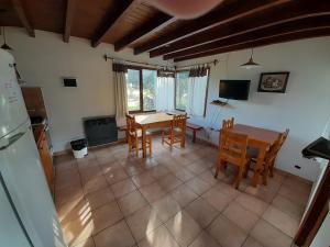 a kitchen and dining room with a table and chairs at Cabañas Peñi Huen in Lago Puelo