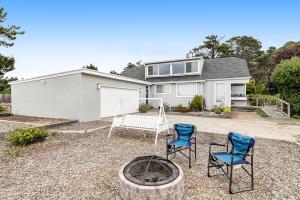 a backyard with two chairs and a fire pit at Sea Esta in Fort Bragg