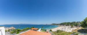 Zdjęcie z galerii obiektu VILLA CARMENCITA BEACH en primera línea de playa w mieście Pontevedra