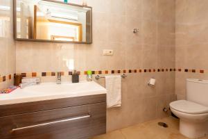 Zdjęcie z galerii obiektu VILLA CARMENCITA BEACH en primera línea de playa w mieście Pontevedra