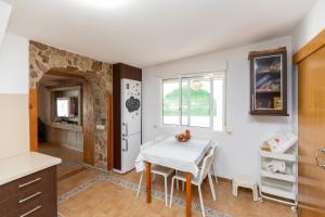 Zdjęcie z galerii obiektu VILLA CARMENCITA BEACH en primera línea de playa w mieście Pontevedra
