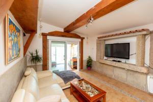 Zdjęcie z galerii obiektu VILLA CARMENCITA BEACH en primera línea de playa w mieście Pontevedra