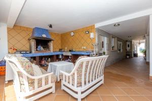 Zdjęcie z galerii obiektu VILLA CARMENCITA BEACH en primera línea de playa w mieście Pontevedra