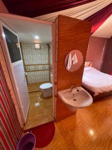 Koupelna v ubytování STAR GUIDE lUXURY CAMP