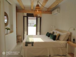 A bed or beds in a room at Beach and Sun - Paseo Marítimo -Playa