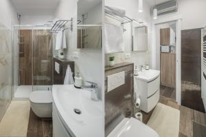 Un baño blanco con inodoro y lavabo. en Apartment Citar, en Poreč