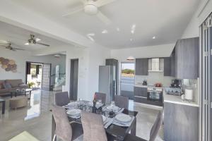 Η κουζίνα ή μικρή κουζίνα στο Protaras Pearl Villa Ekaterina