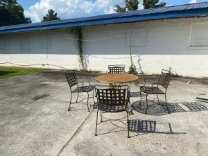 a table and four chairs and a table and chairsitures at Budget inn in Alma