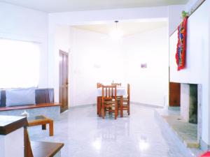 a living room with a table and chairs at LA BIANCA in San Salvador de Jujuy