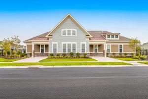 una casa en una calle en Bishops Landing -- 16985 Bellevue, en Millville