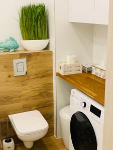 a bathroom with a white toilet and a sink at Apartament Champion in Gorzów Wielkopolski