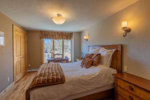 Postel nebo postele na pokoji v ubytování Nordic Inn
