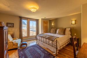 Postel nebo postele na pokoji v ubytování Nordic Inn