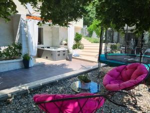 Ein Sitzbereich in der Unterkunft Villa Biston