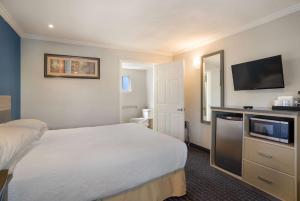 A bed or beds in a room at SureStay Hotel by Best Western San Rafael