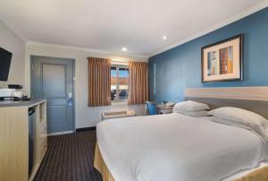 Η κουζίνα ή μικρή κουζίνα στο SureStay Hotel by Best Western San Rafael +16 φωτογραφίες