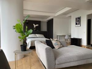 a living room with a couch and a bed at Loft in Mexico City